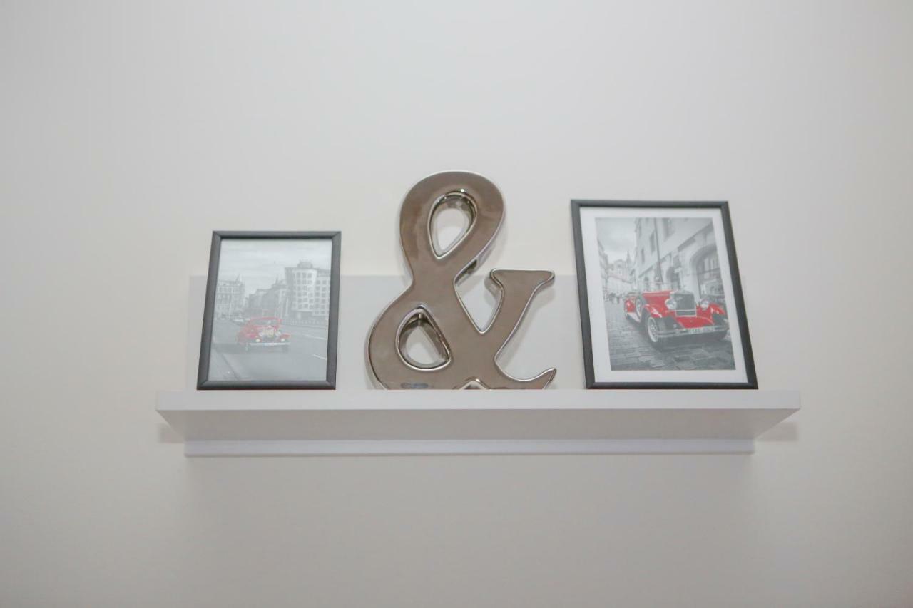 Stylish Apartment A Few Steps From Metro Prag Exterior foto