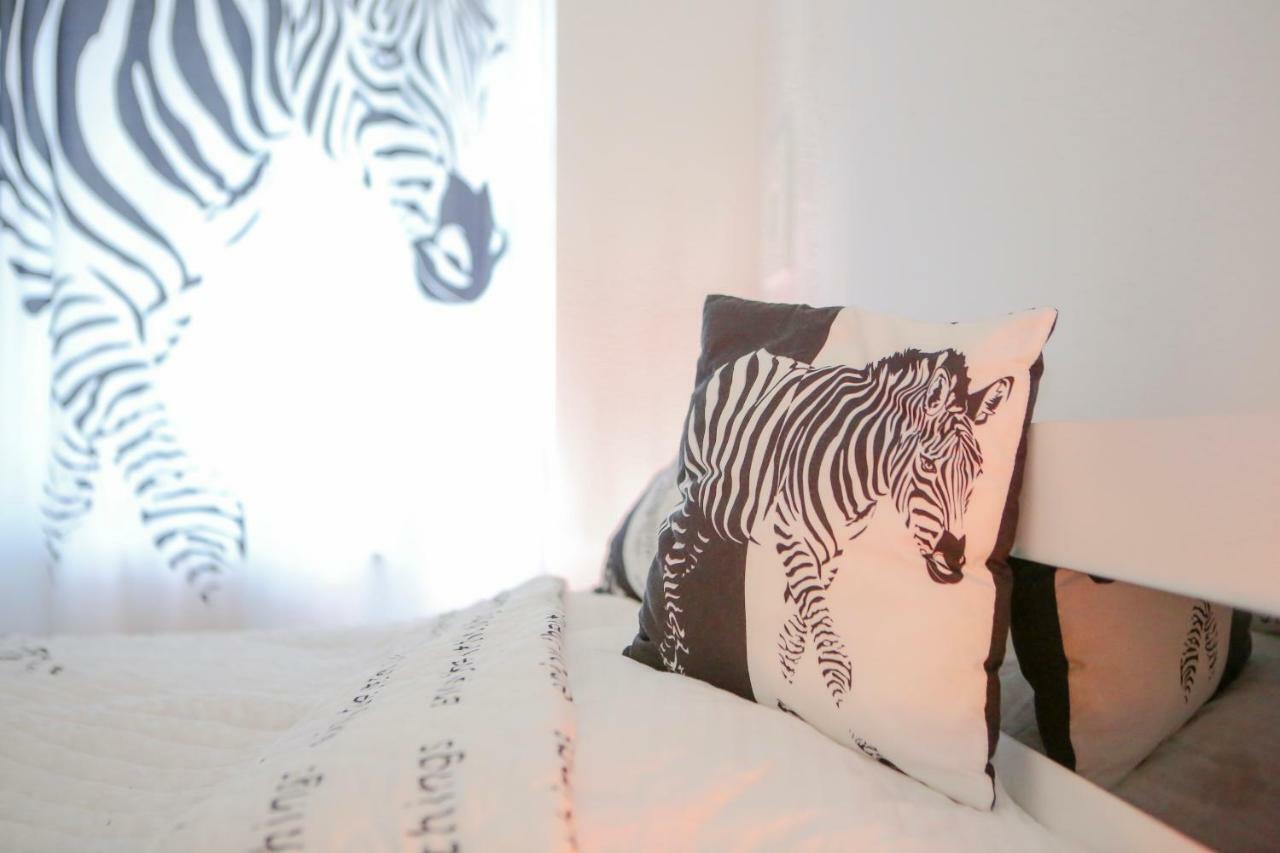Stylish Apartment A Few Steps From Metro Prag Exterior foto