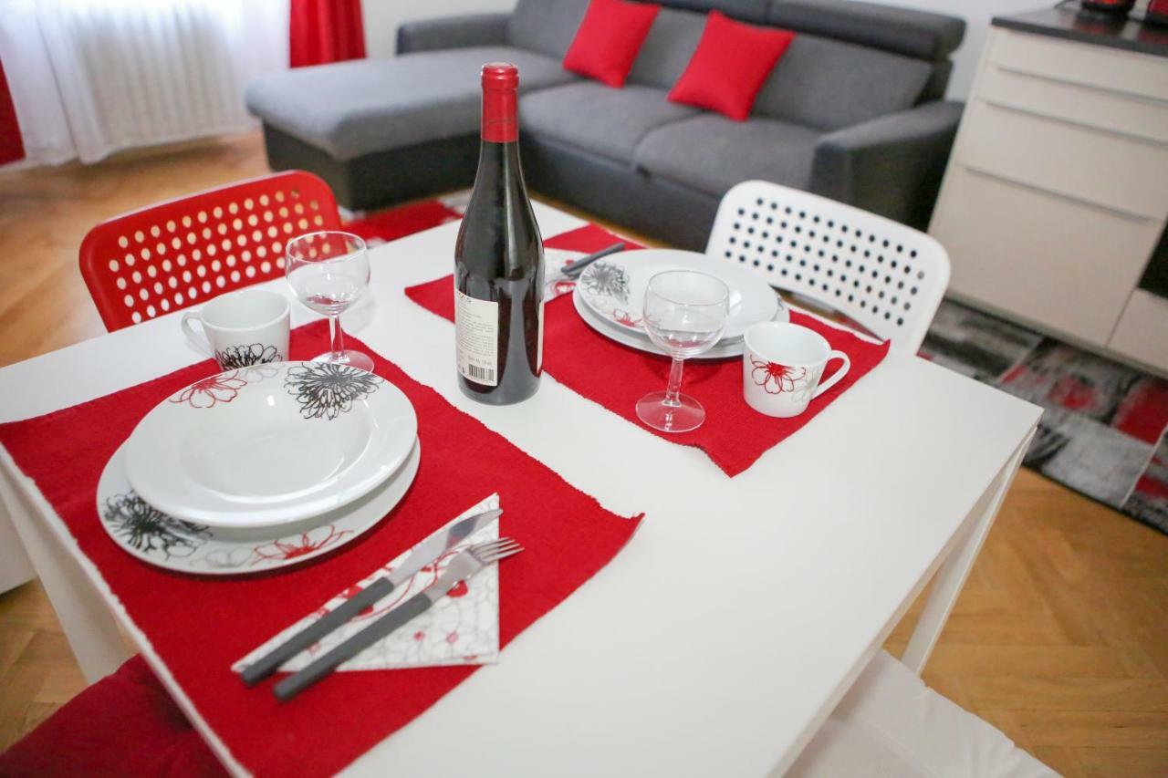 Stylish Apartment A Few Steps From Metro Prag Exterior foto