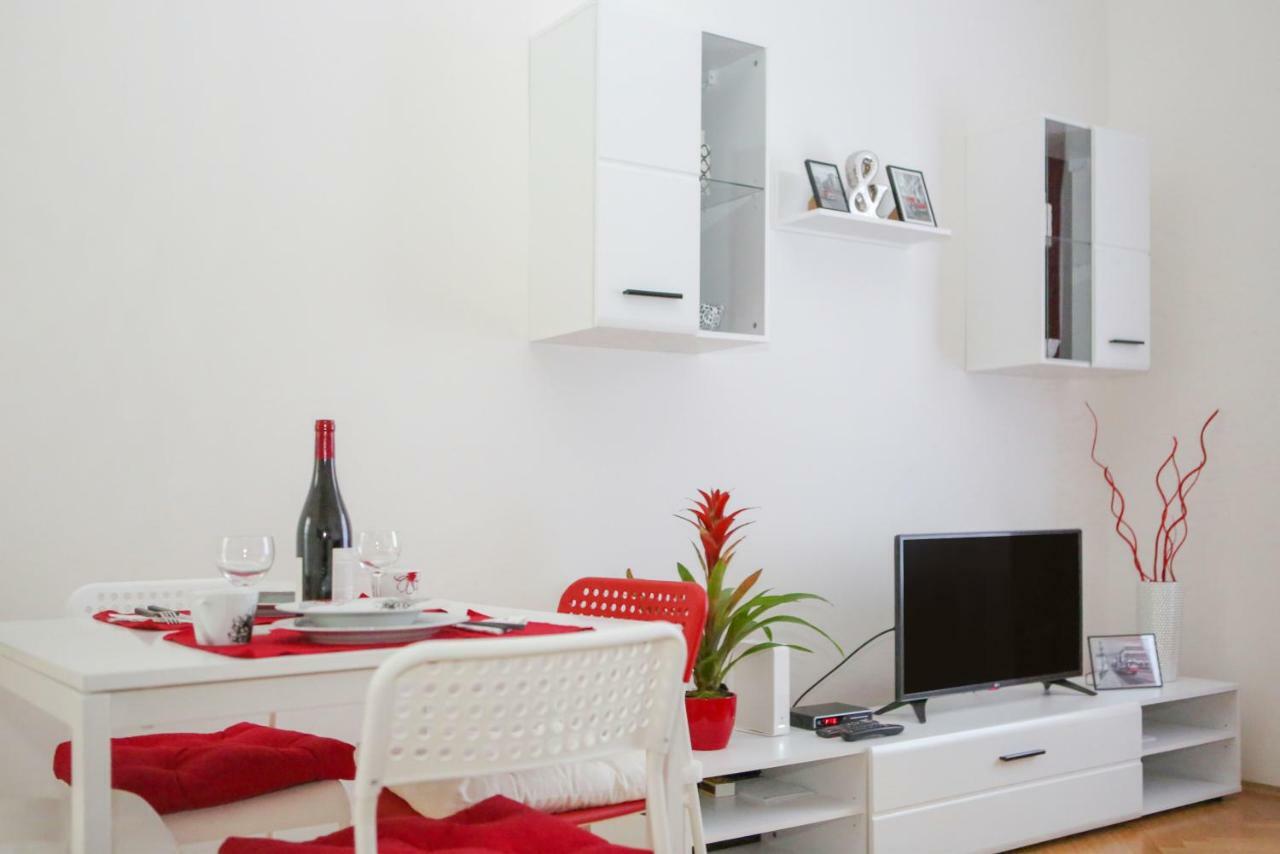 Stylish Apartment A Few Steps From Metro Prag Exterior foto