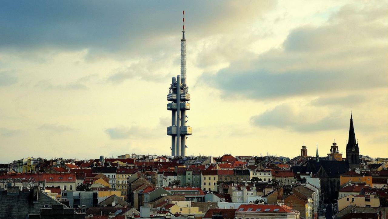 Stylish Apartment A Few Steps From Metro Prag Exterior foto